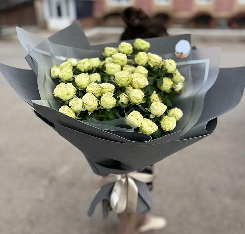 Букет Белые кустовые розы Солинеро в Косяково