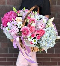 Цветочная композиция из Розы, Хризантемы, Пионы и Лизиантусы в корзине #REPLACE_PRED# Косяково
