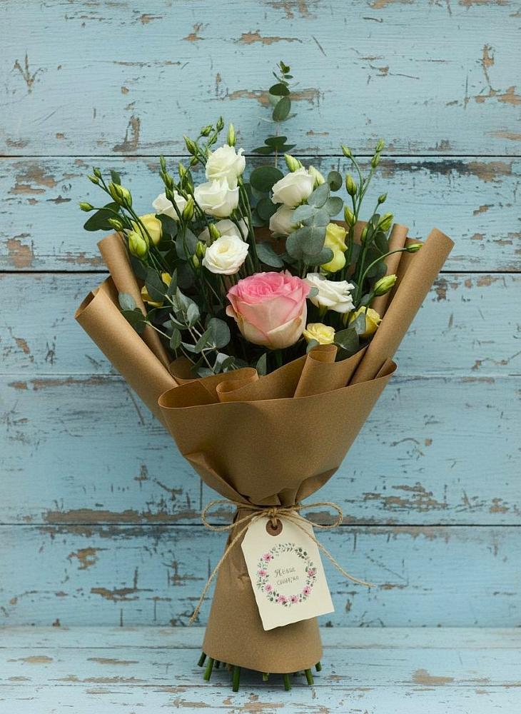 Букет цветов из: Розы и Лизиантусы в Косяково