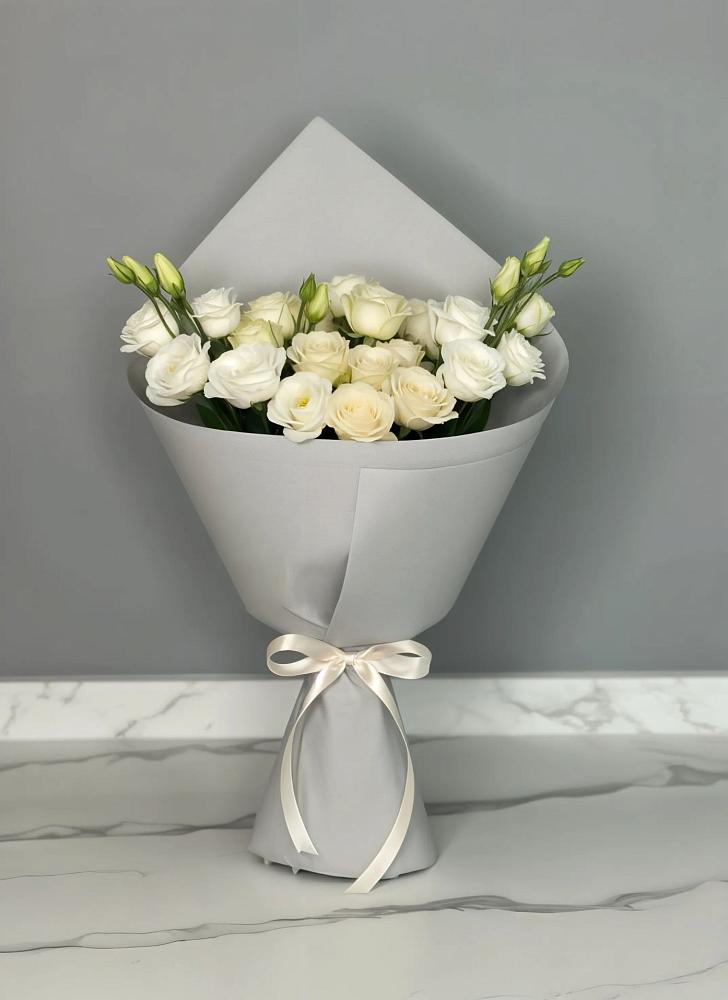 Букет цветов из: Розы и Лизиантусы в Косяково