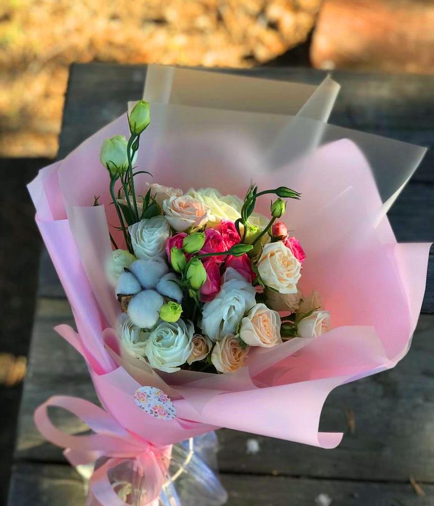 Букет цветов из: Розы и Лизиантусы в Косяково