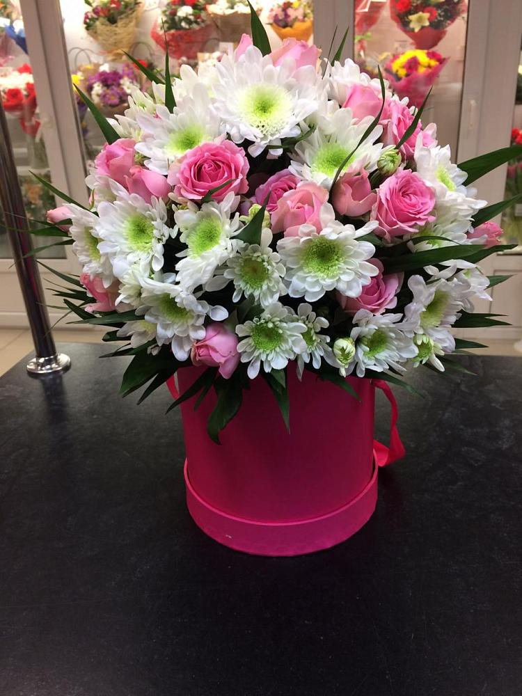 Цветочная композиция из Розы и Хризантемы в шляпной коробке в Косяково