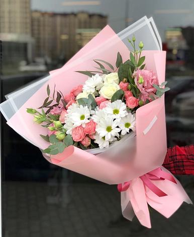 Букет цветов из: Розы, Лизиантусы и Хризантемы в Косяково