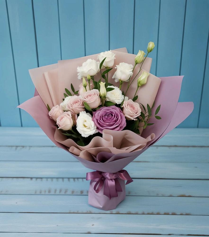 Букет цветов из: Розы и Лизиантусы в Косяково